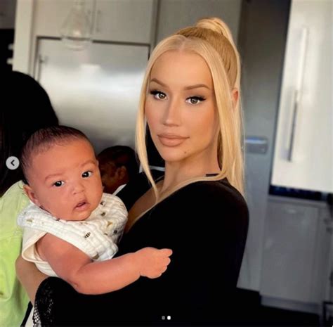 playboi carti son name|Playboi Carti Shares Rare Photo Of His Son With Iggy。